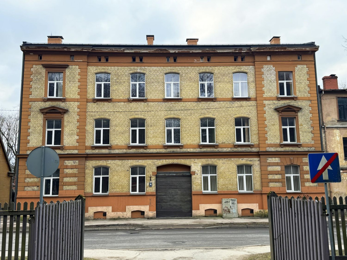 Izsole ēka Torņakalana 16